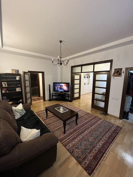 Cotroceni, apartament 3 camere in vila+curte individuala+pivnita.