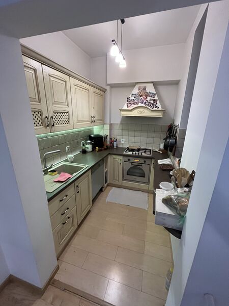 Cotroceni, apartament 3 camere in vila+curte individuala+pivnita.