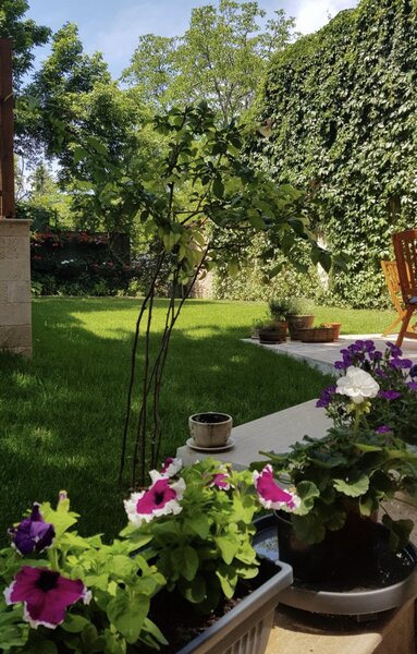 Cotroceni, apartament 3 camere in vila+curte individuala+pivnita.